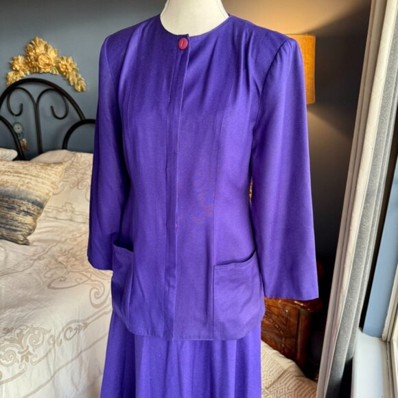 1980s Vintage 100% Silk Royal Purple Silk Skirt Suit Set - Picture 4 of 16